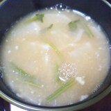 納豆ほうれん草の茎かぶ味噌汁